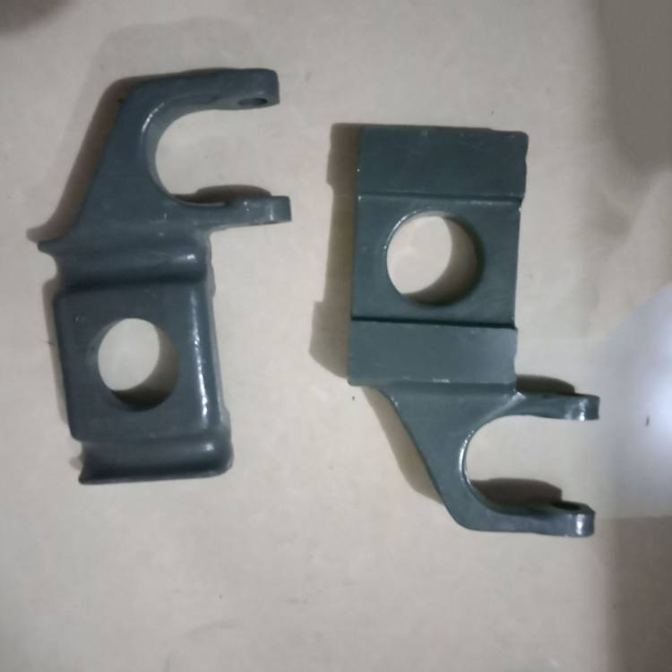 SINOTRUK HOWO 336 SHACMAN Delong Foton Auman Steyr FAW Jiefang Left Front Spring Cover Plate WG9416520011 for Sale (4)
