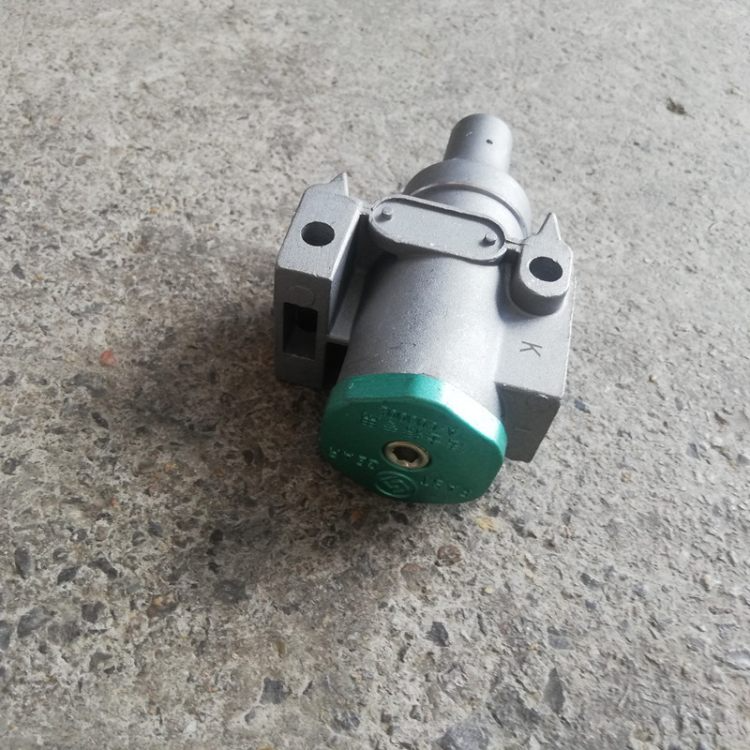 SINOTRUK HOWO FAST Steyr Air Filter Regulator Valve WG9724270002 for Sale (1)