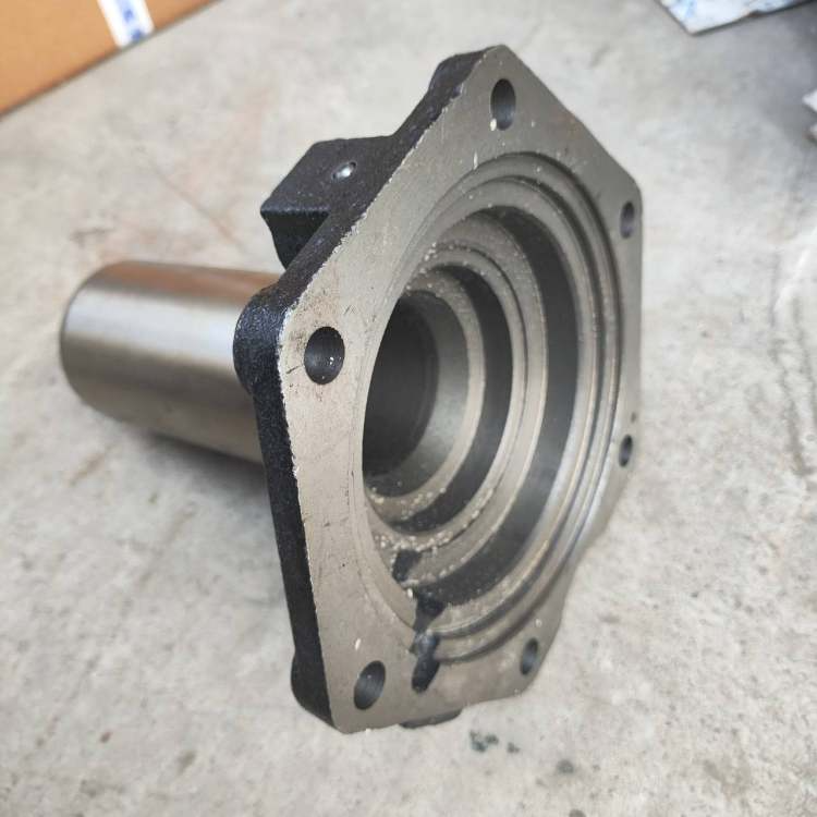 SINOTRUK HOWO T7H T5G Heavy Truck Transmission Pull-Type Input Shaft Cover AZ2222020001 for Sale (2)