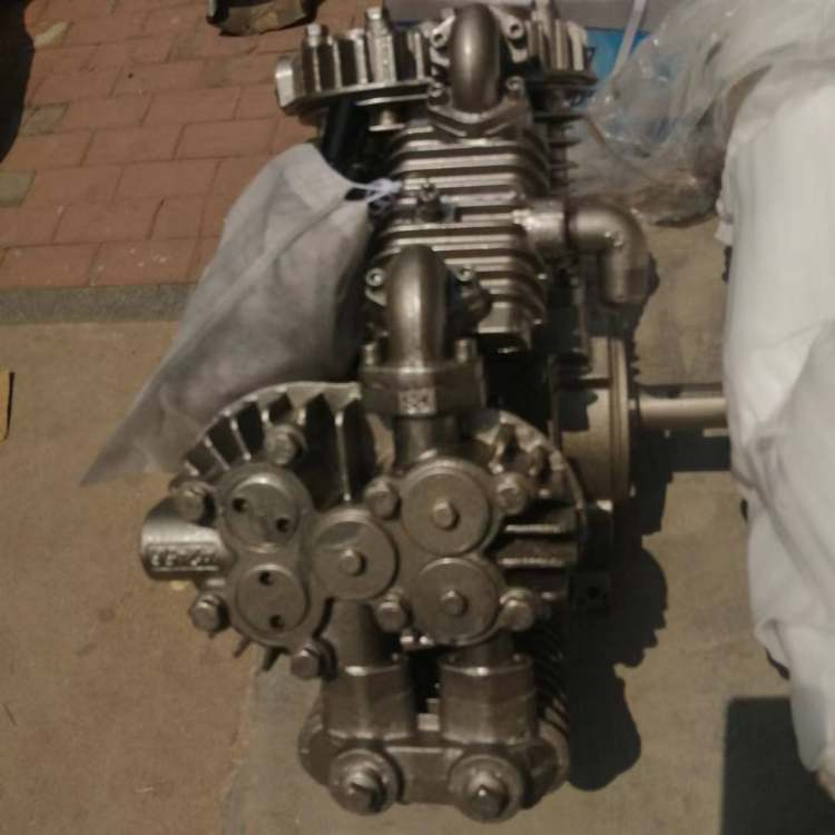 SINOTRUK HOWO SHACMAN F3000 X3000 13055650 Truck Parts Air Compressor Cylinder Head Assembly Hot Sale (3)