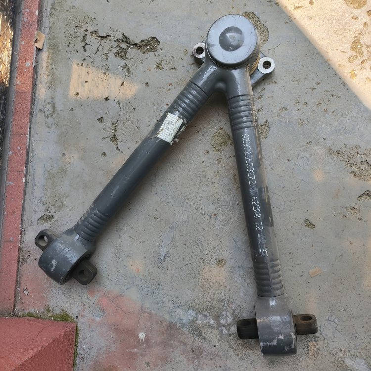 SINOTRUK HOWO T7H T5G SITRAK AZ9725529272 Truck Parts V-Type Thrust Rod Assembly Hot Sale (1)