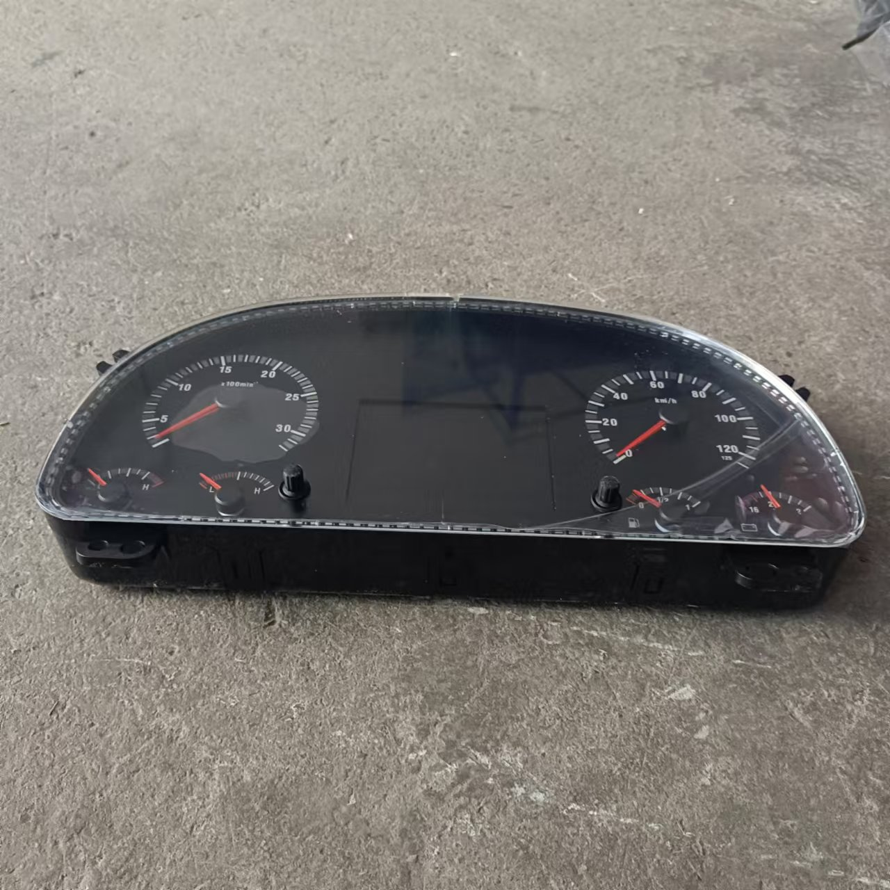 SINOTRUK SITRAK C7H HOWO T7 T5G WG9716582245 Truck Parts Fuel Combination Instrument Hot Sale (1)