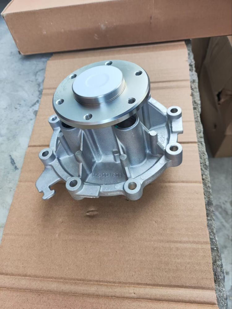 SINOTRUK SITRAK C7H C9H C6G C5H MC11 Engine Water Pump 200V06500-6694 Genuine Parts