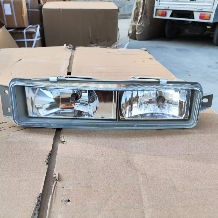 FAW J6 Left Front Fog Lamp Assembly Truck Cabin Parts (2)