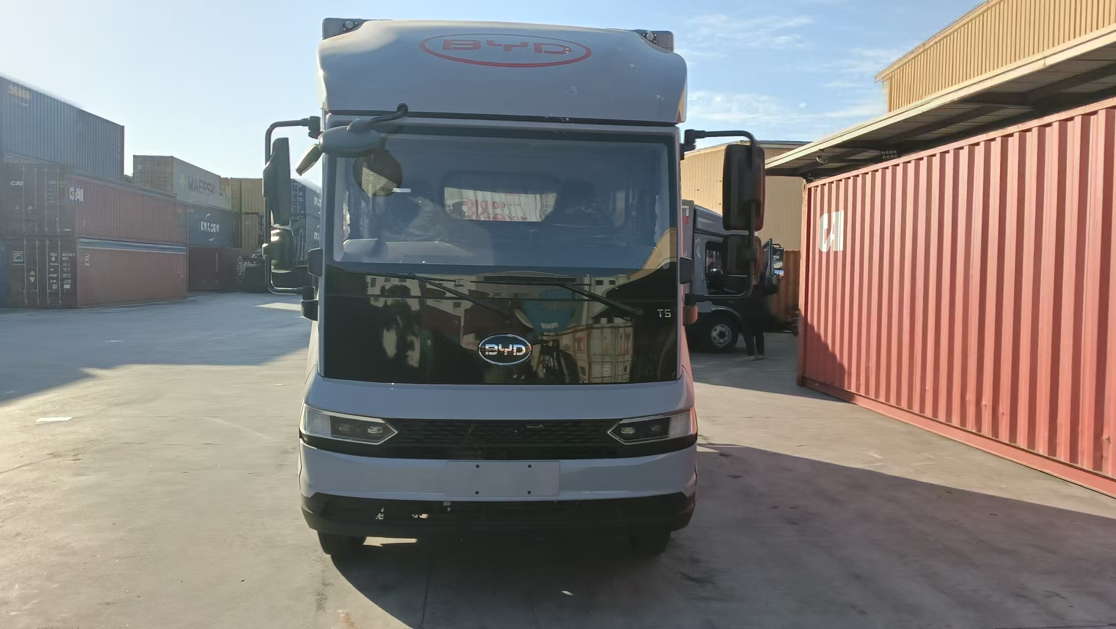 2026 BYD T5EV 4.5T Pure Electric Box Truck Blade Battery Long Range Urban Logistics Delivery Light Cargo Van LHD Export