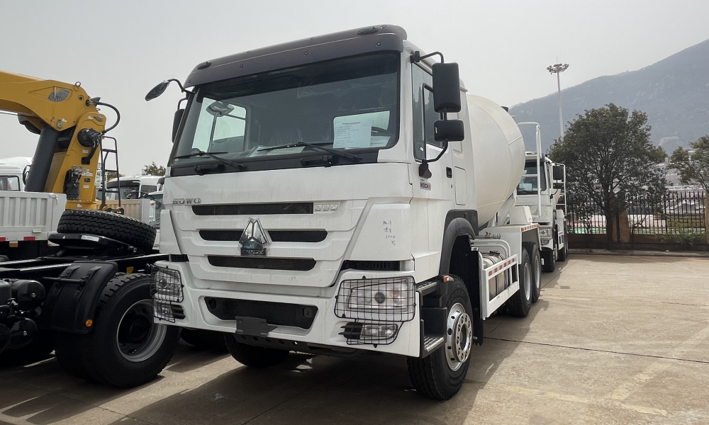 HOWO 10cbm 6x4 Concrete Mixer Tank Truck for Sale (1)