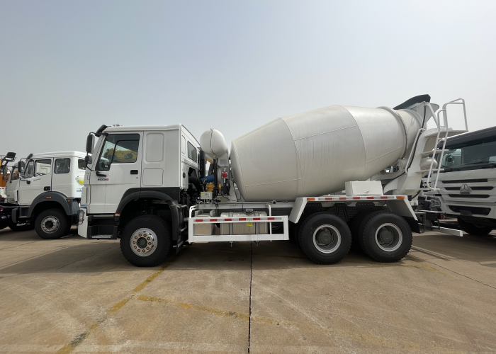 HOWO 10cbm 6x4 Concrete Mixer Tank Truck for Sale (2)
