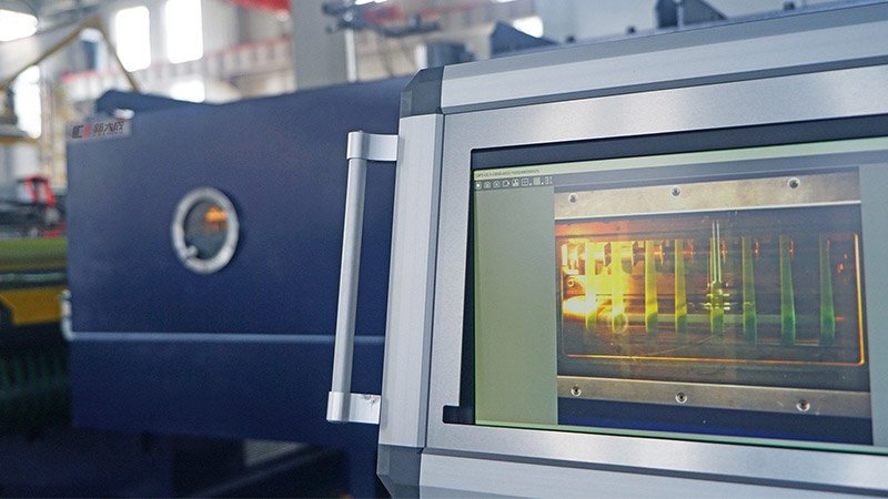 The stretching oven is equipped with a display screen, allowing the status of the PET packaging band to be observed from the outside.