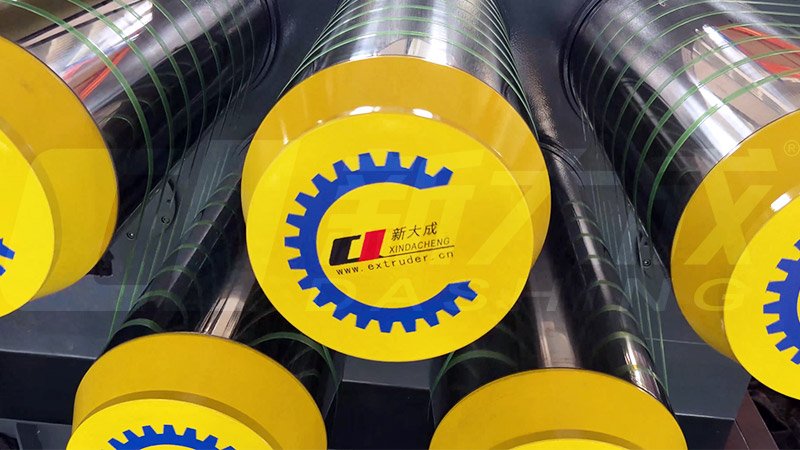 The PET packaging belt on the stretching roller is preparing for the winding process.