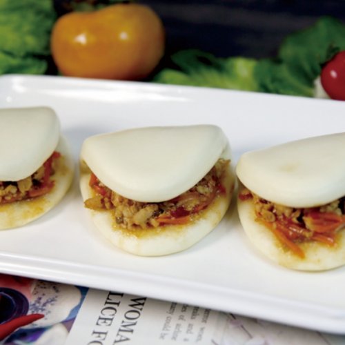 Steamed Bun with Chicken